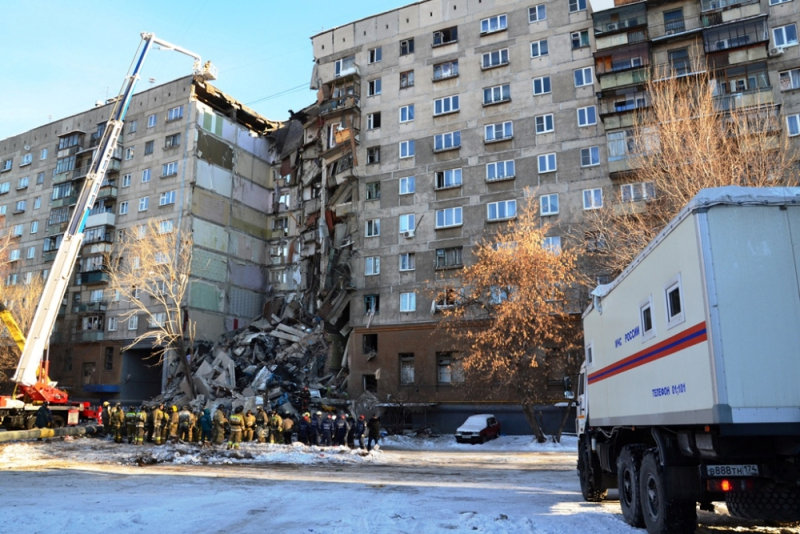 انهيار بناية سكنية جراء انفجار للغاز بروسيا (9)
