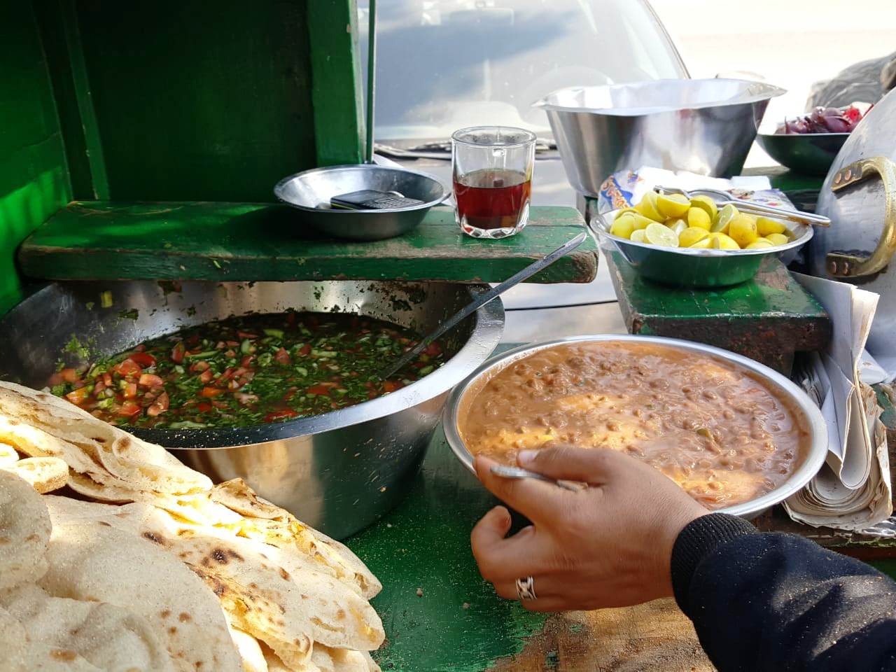 عربة حسن أشهر عربات الفول (18)
