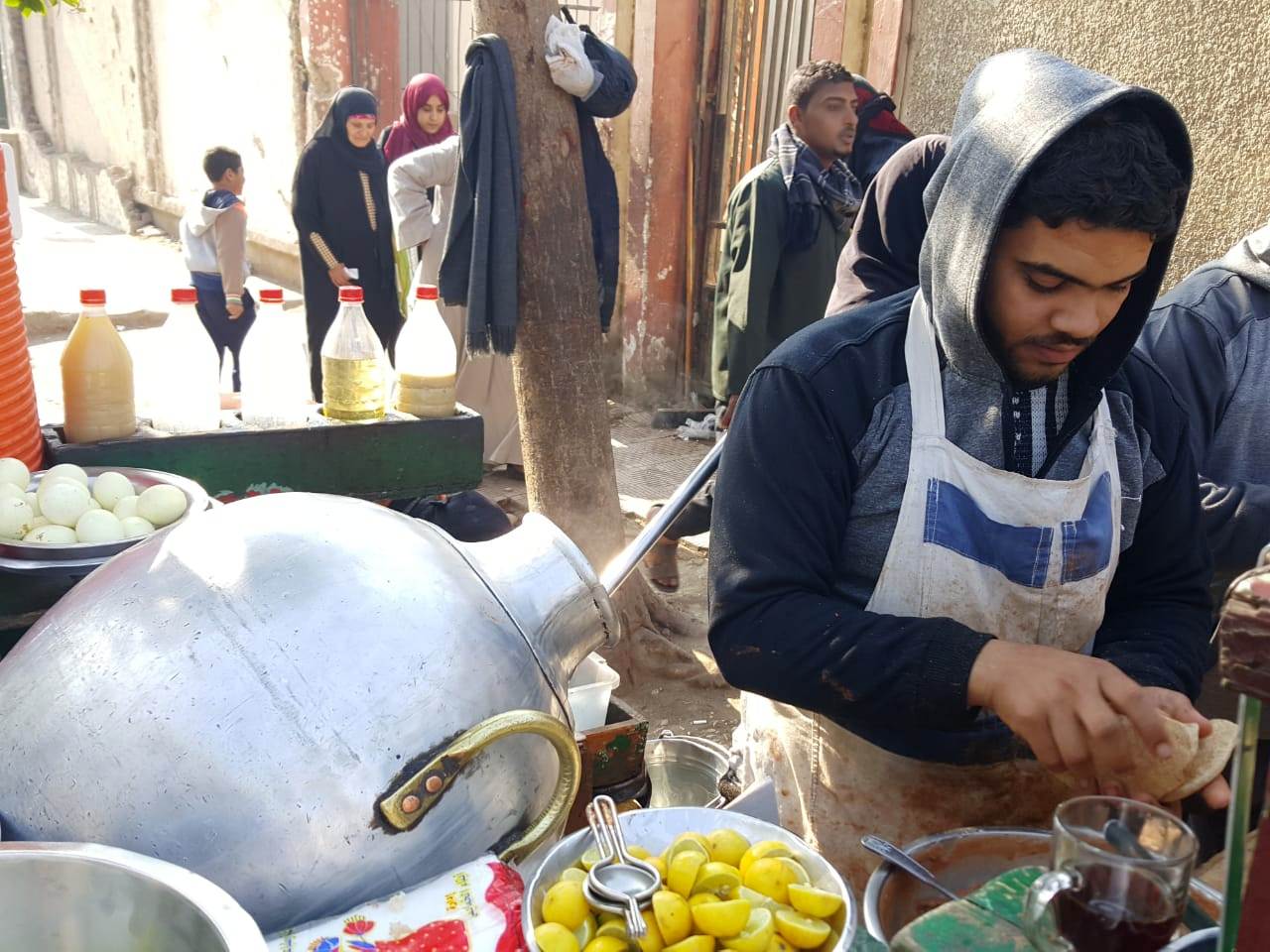 عربة حسن أشهر عربات الفول (20)