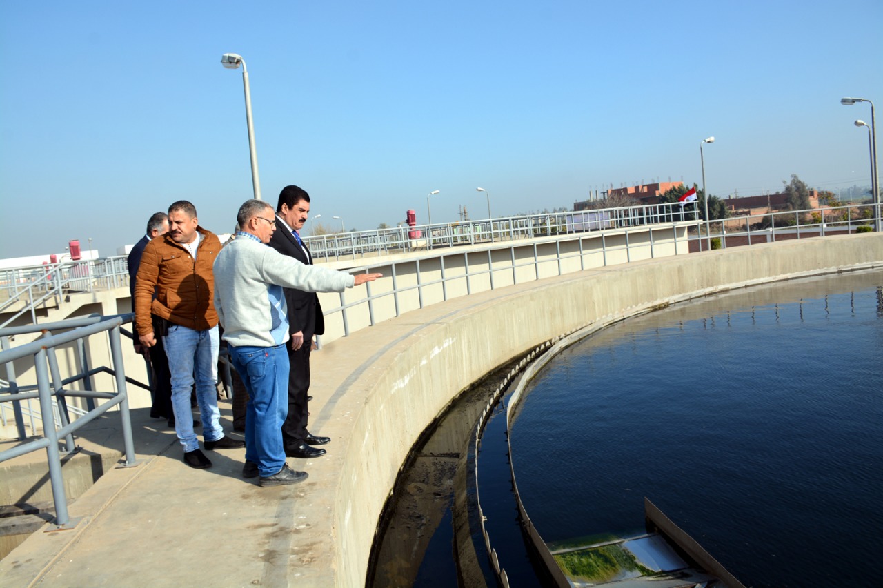 محافظ القليوبية يوجه بسرعة الانتهاء من أعمال انشاء محطة معالجة الصرف الصحي بقرية شبرا شهاب (1)