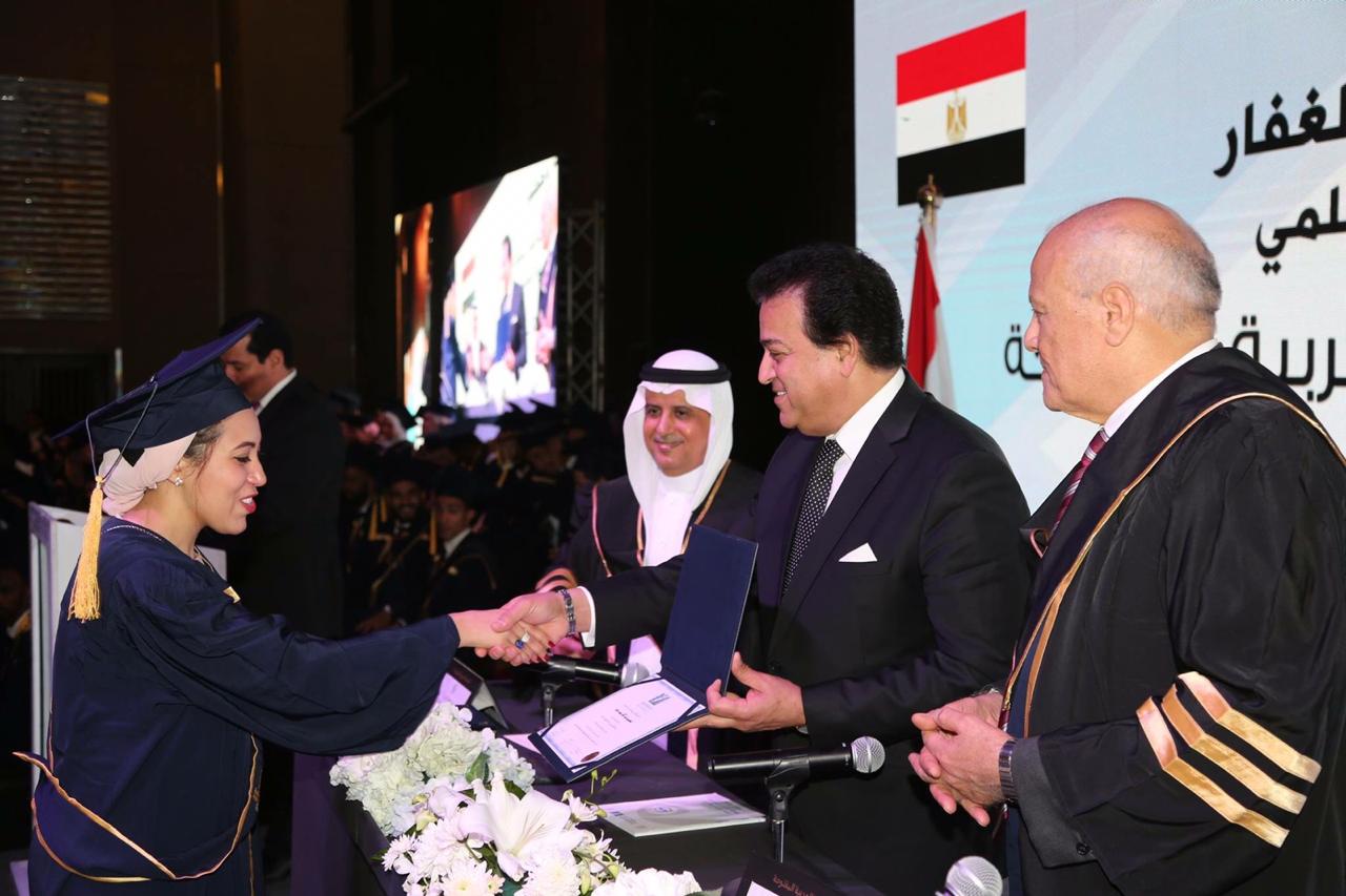 وزير التعليم العالي يشهد فعاليات احتفالية الدفعة  12للخريجين بالجامعة العربية المفتوحة (6)