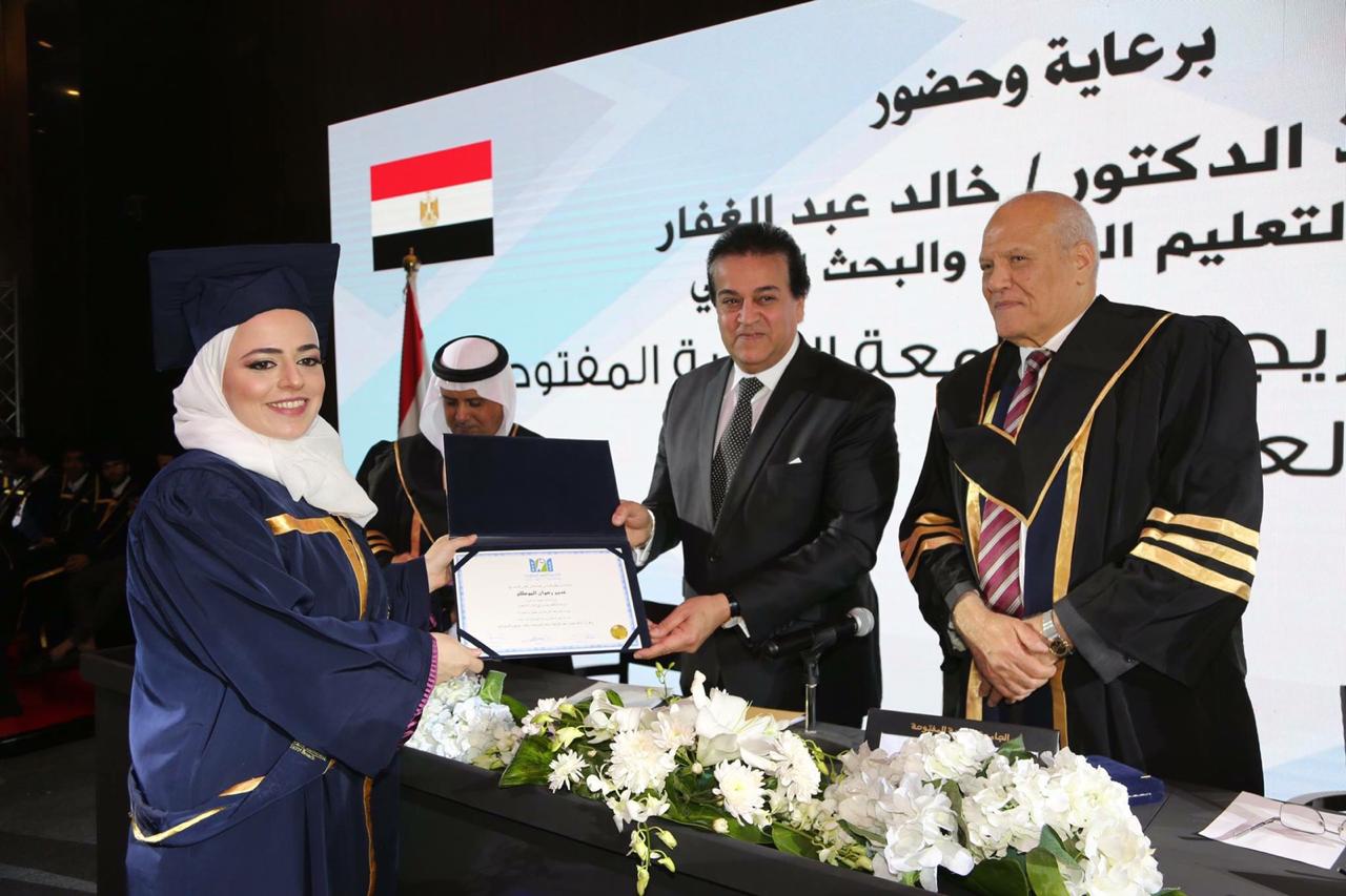 وزير التعليم العالي يشهد فعاليات احتفالية الدفعة  12للخريجين بالجامعة العربية المفتوحة (7)
