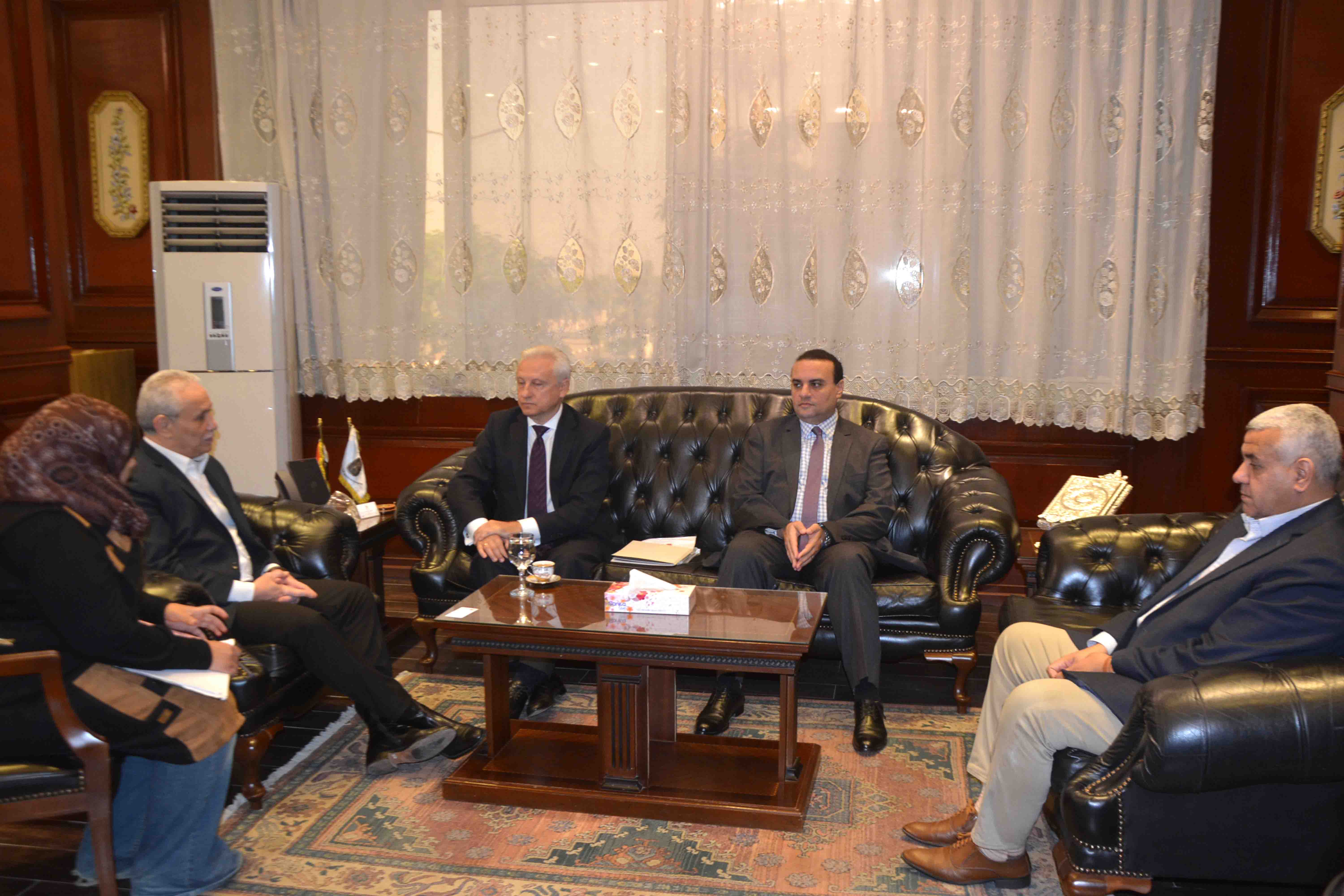محافظ الأقصر يلتقي بسفير بيلاروسيا بالقاهرة لبحث التعاون المشترك (2)