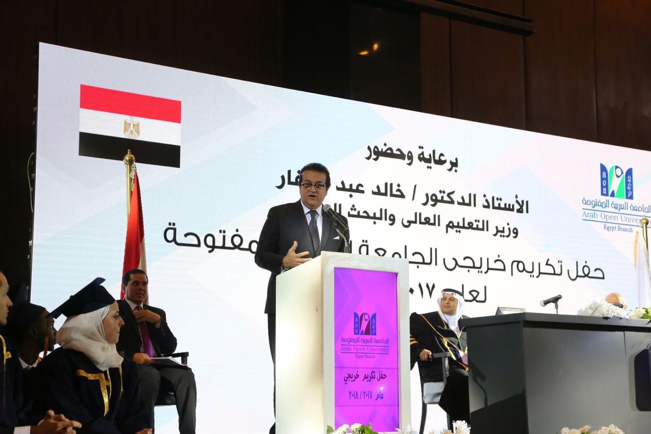 وزير التعليم العالي يشهد فعاليات احتفالية الدفعة  12للخريجين بالجامعة العربية المفتوحة (2)