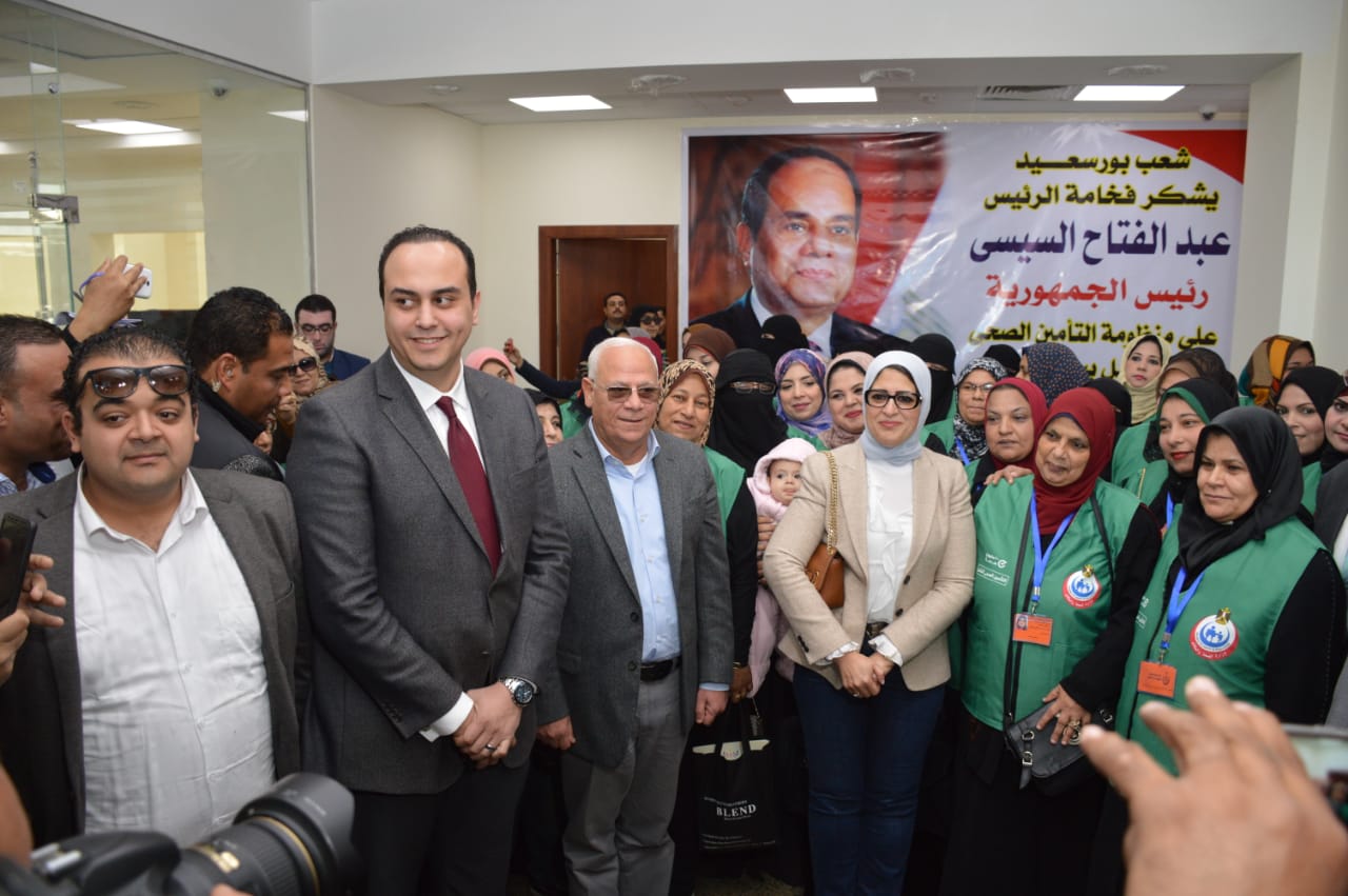 وزيرة الصحة تشيد بمبني المجمع الإداري للتأمين الصحي ببورسعيد (5)