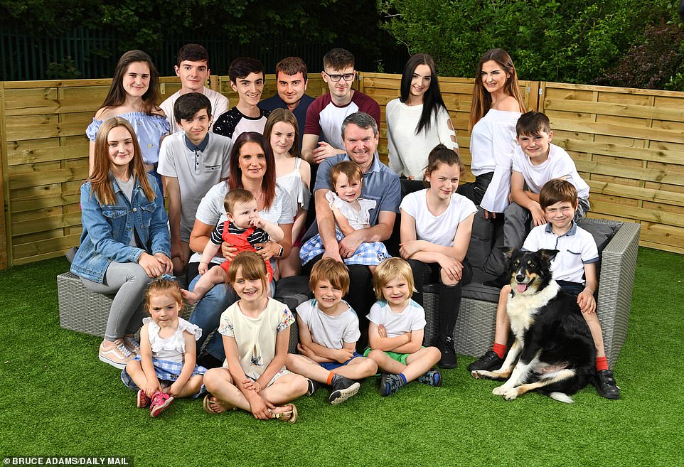 أشهر أسرة بريطانية مكونة من 23 طفلا