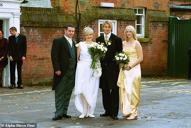 ديفيد بيكهام مع شقيقته لين وزوجها