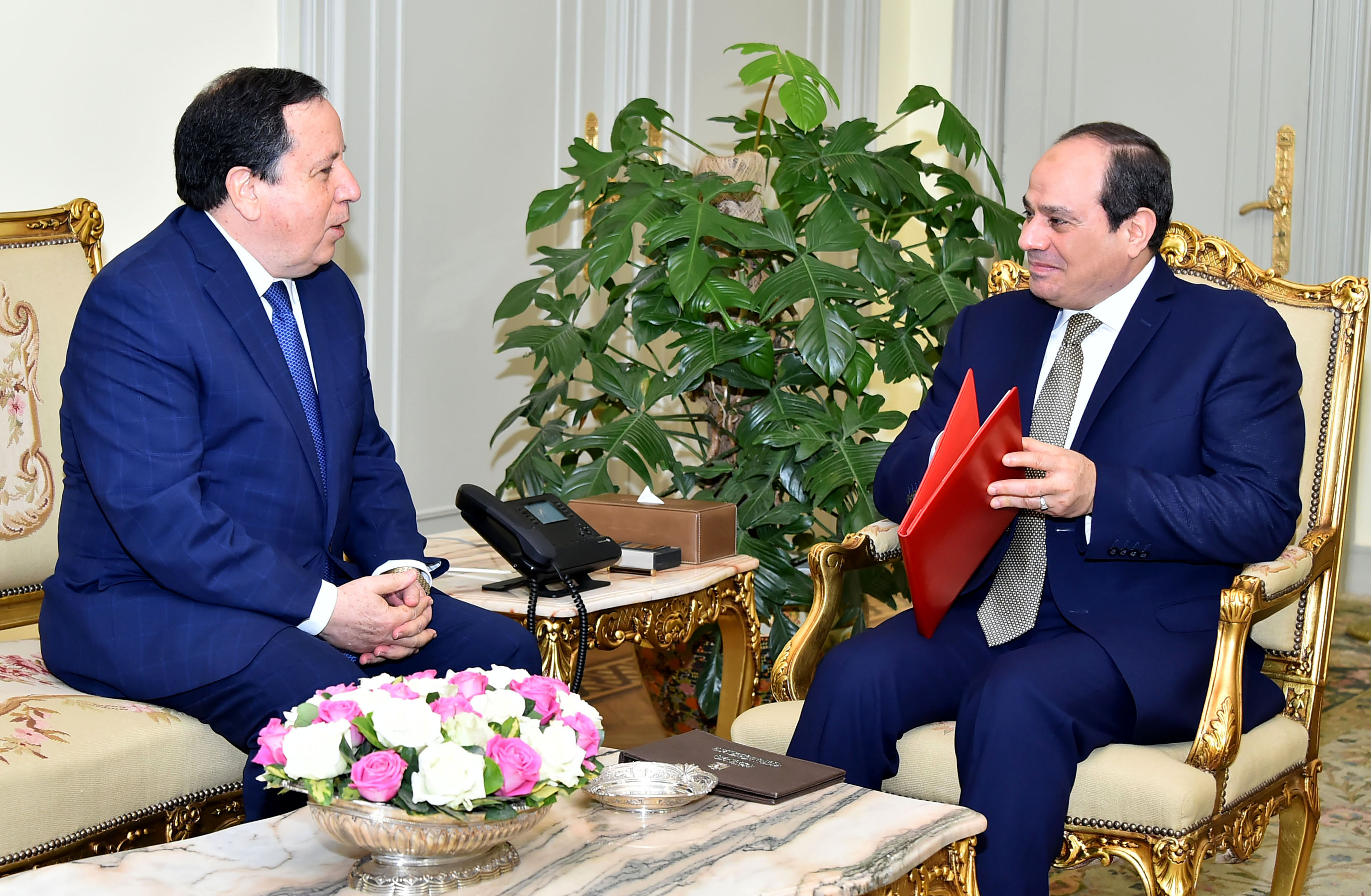 السيد الرئيس يستقبل وزير خارجية تونس