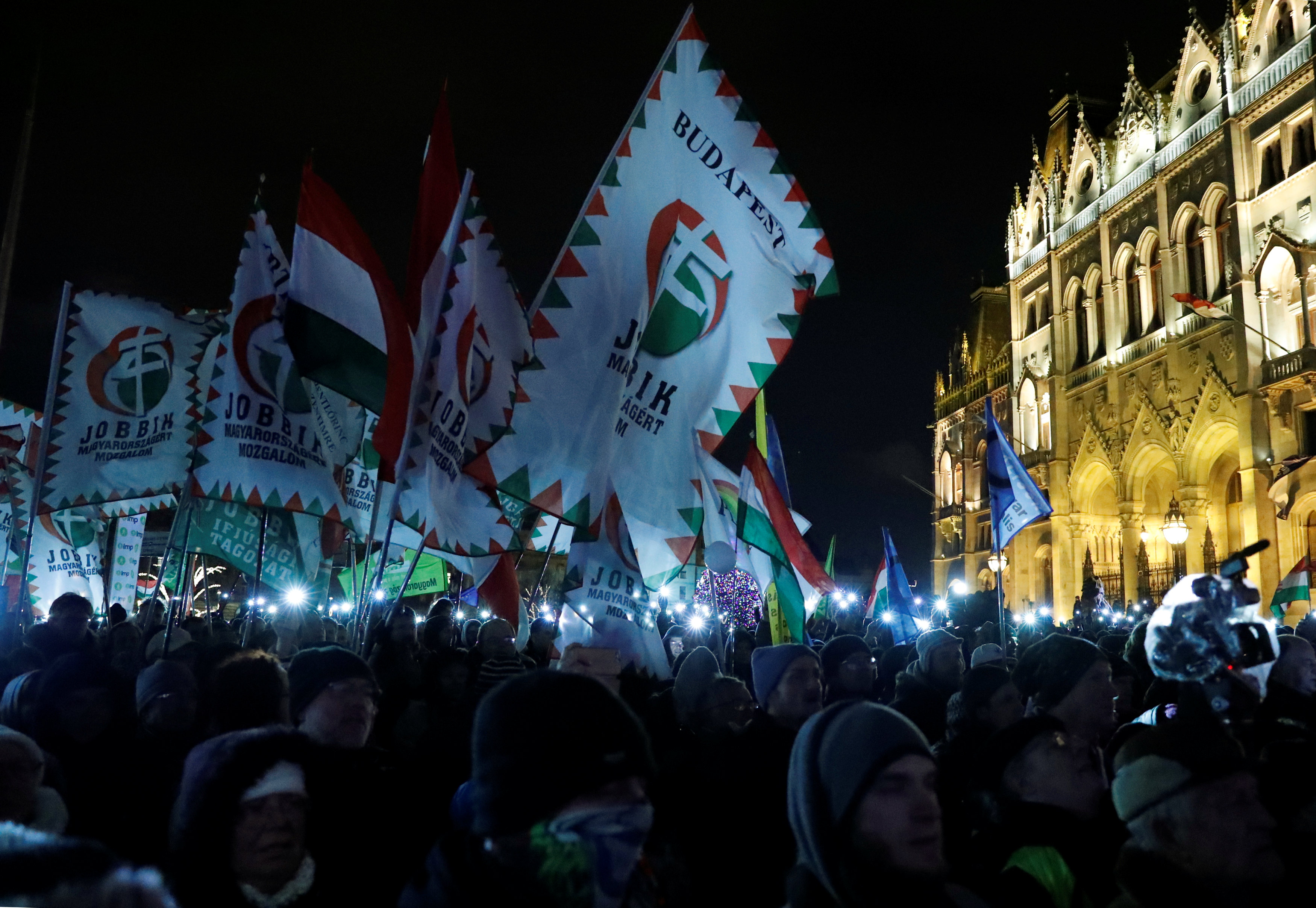 مسيرة فى بودابست احتجاجًا على قانون العبيد (11)
