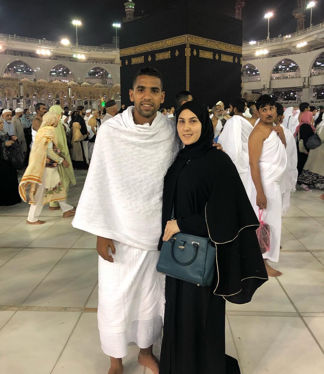 مؤمن زكريا و زوجته فى العمرة مؤمن زكريا و زوجته فى العمرة