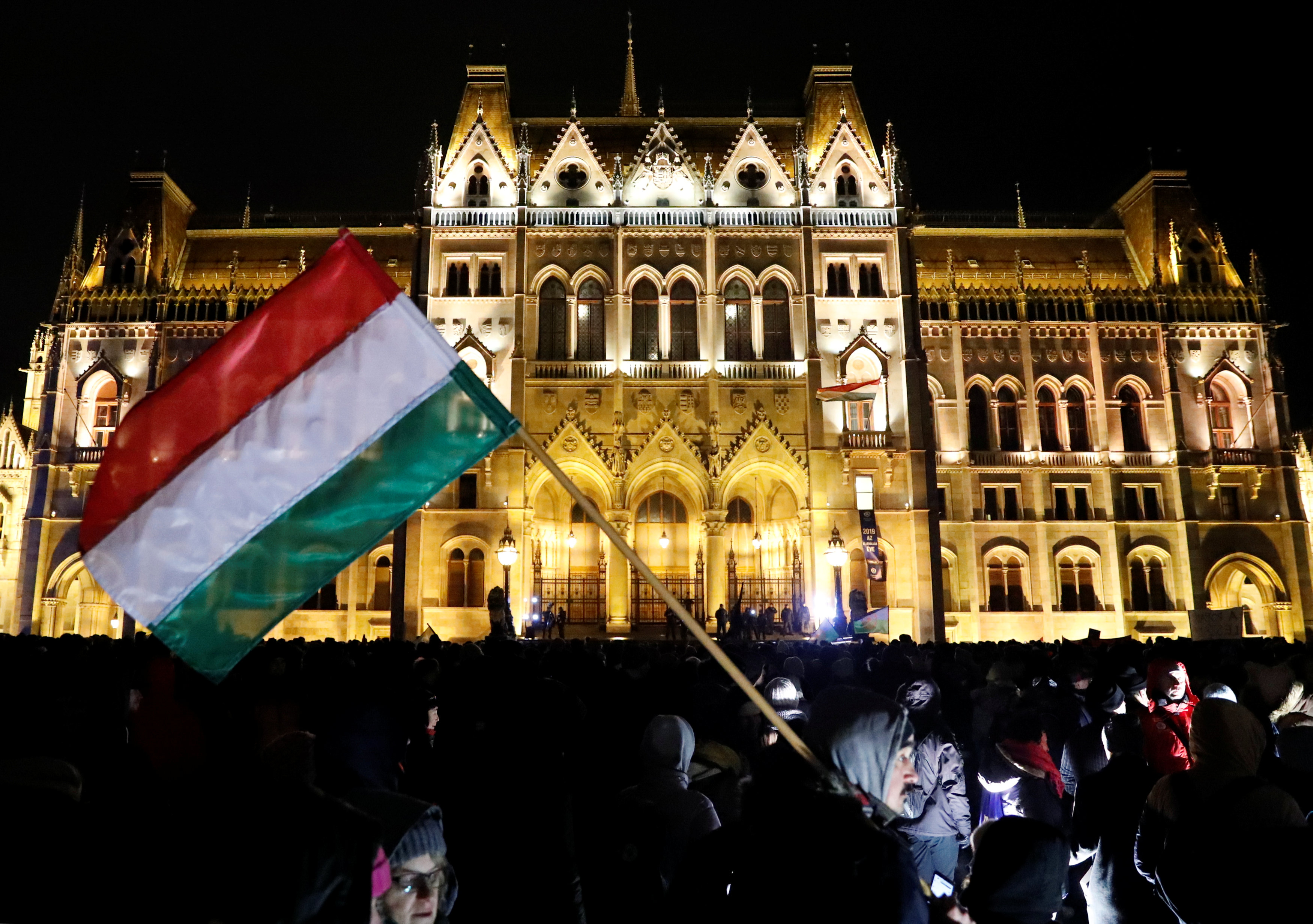 مسيرة فى بودابست احتجاجًا على قانون العبيد (10)