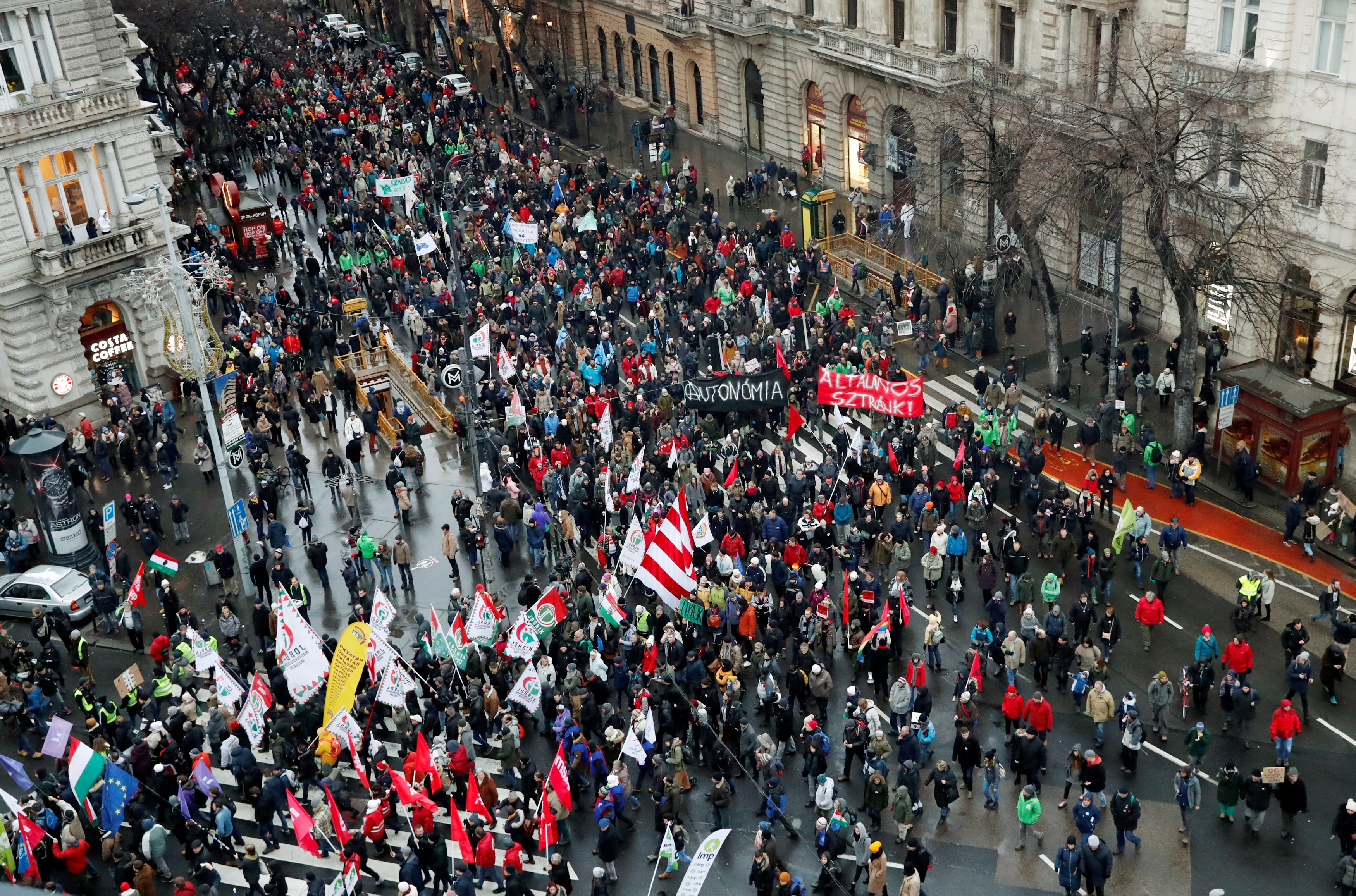 مسيرة فى بودابست احتجاجًا على قانون العبيد (4)