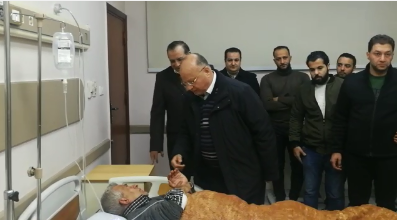 محافظ القاهرة يزور مصابى الشرطة بانفجار عزبة الهجانة (2)