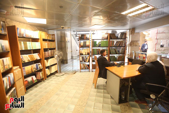وزيرة الثقافة تتفقد مبنى دار الكتب والعرض المتحفى بصحبة قيادات الوزارة  (1)