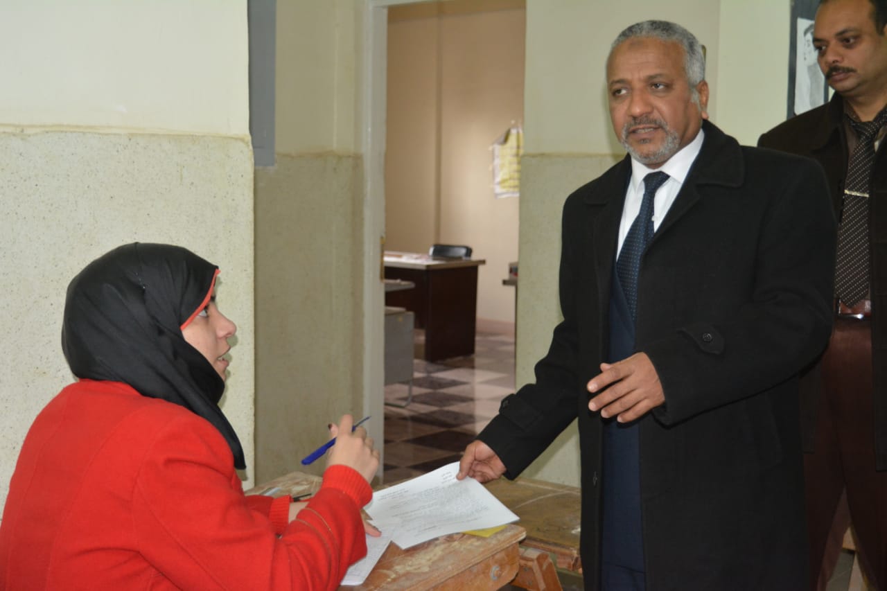 نائب رئيس جامعة الأزهر يتفقد امتحانات نصف العام بكلية اللغة العربية بنات بأسيوط (1)