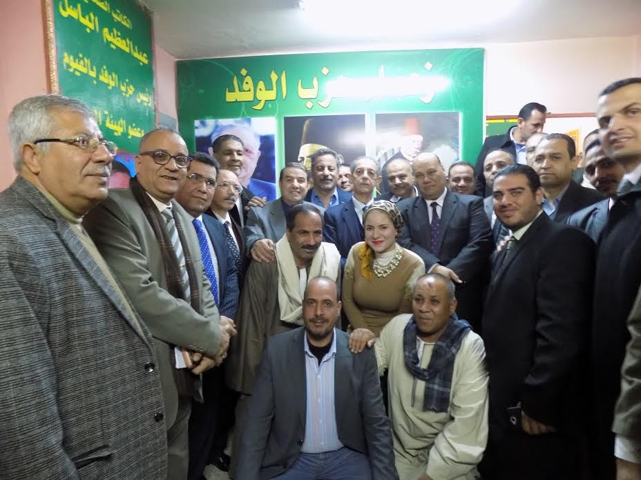 أثناء عقد الاجتماع (1)