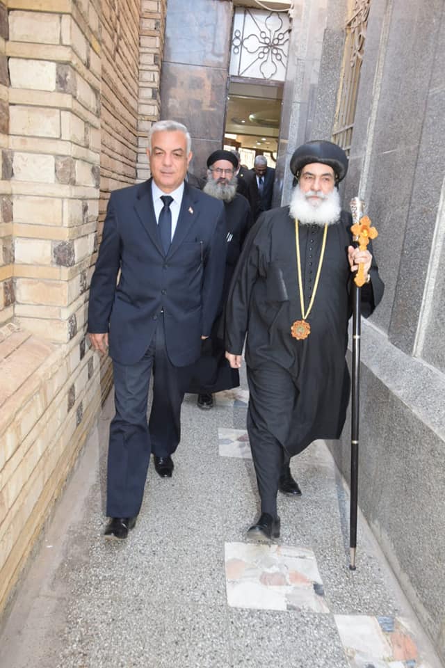 رئيس جامعة المنوفية مع أسقف مطرانية المنوفية (5)