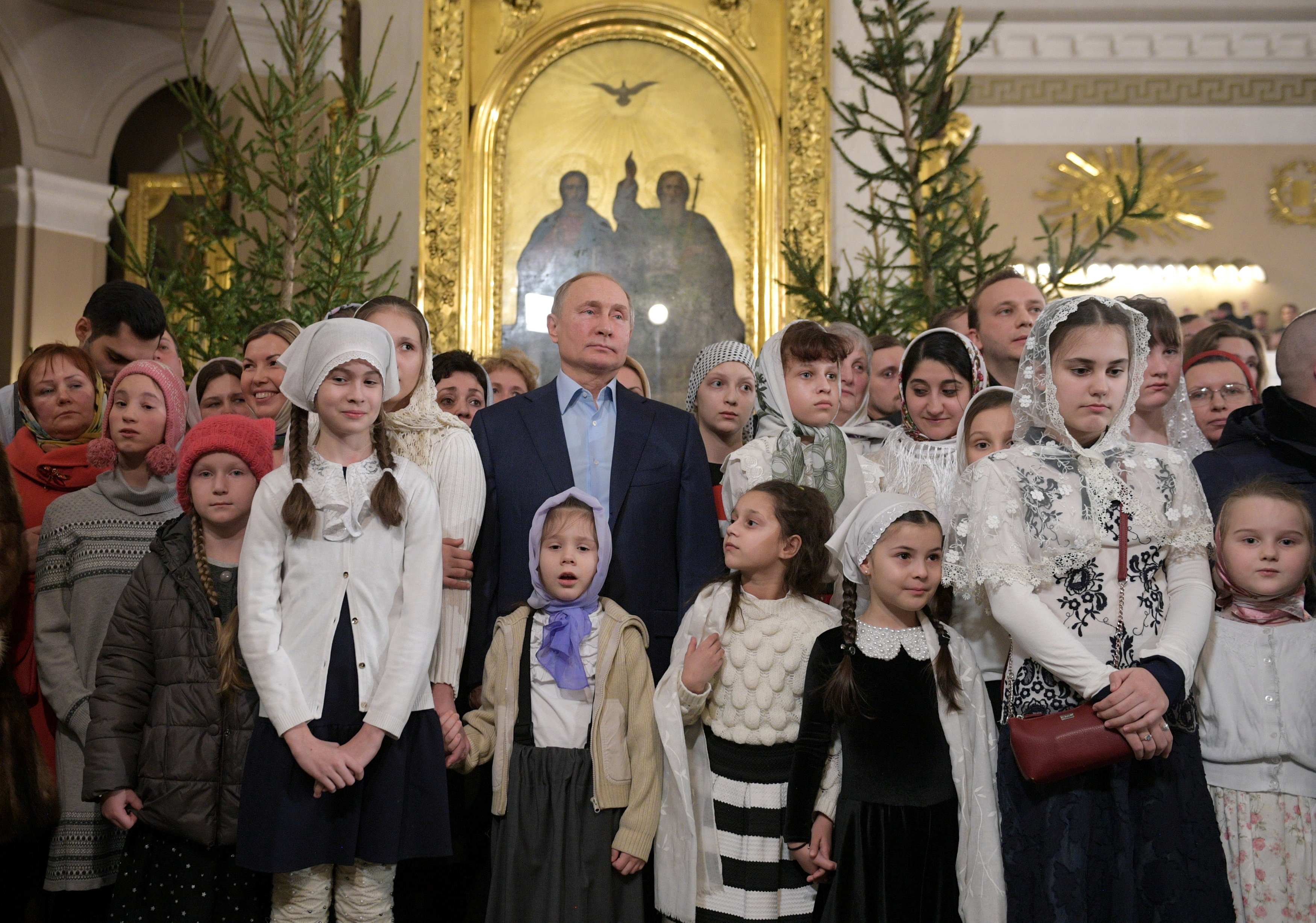 الرئيس بوتين يحضر قداس عيد الميلاد فى إحدى كنائس (5)