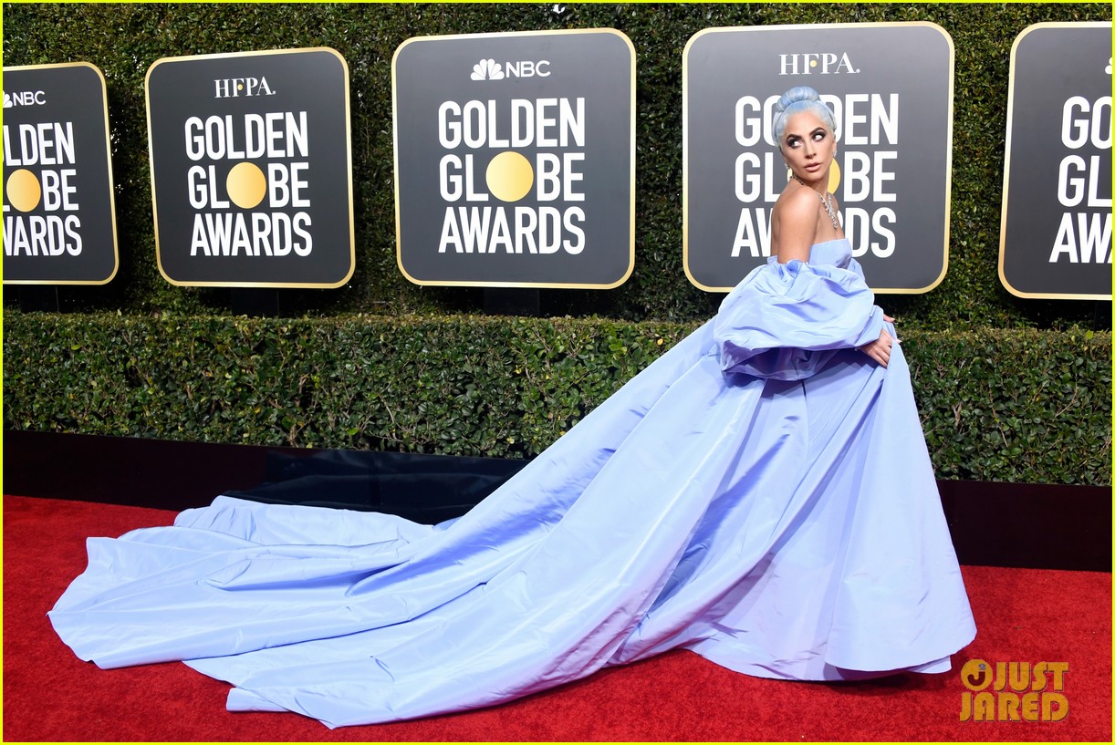 lady-gaga-blue-dress-2019-golden-globes-03