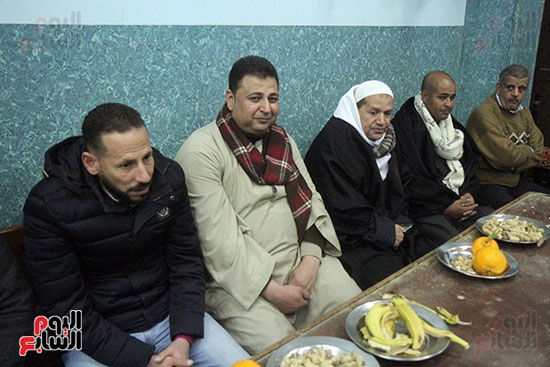 المسلمون يشاركون الأقباط الاحتفال بعيد الميلاد بالشيكولاتة والهدايا (4)