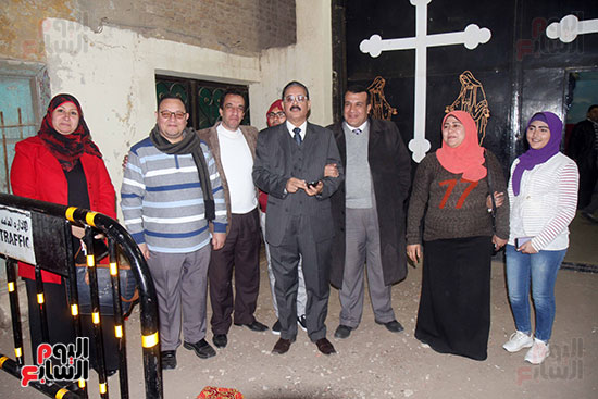 المسلمون يشاركون الأقباط الاحتفال بعيد الميلاد بالشيكولاتة والهدايا (34)