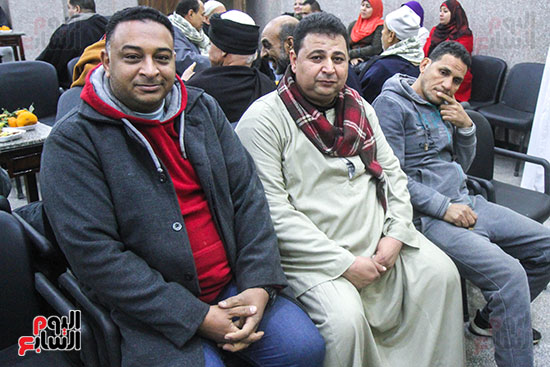 المسلمون يشاركون الأقباط الاحتفال بعيد الميلاد بالشيكولاتة والهدايا (3)