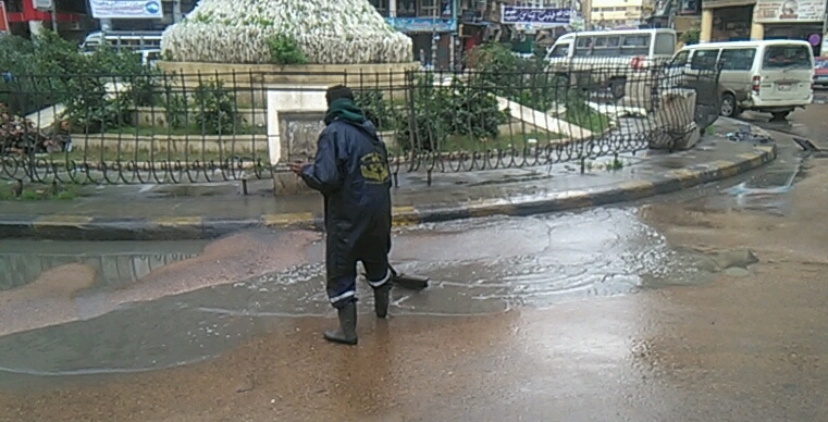 كسح مياه الأمطار من شوارع الإسكندرية (3)