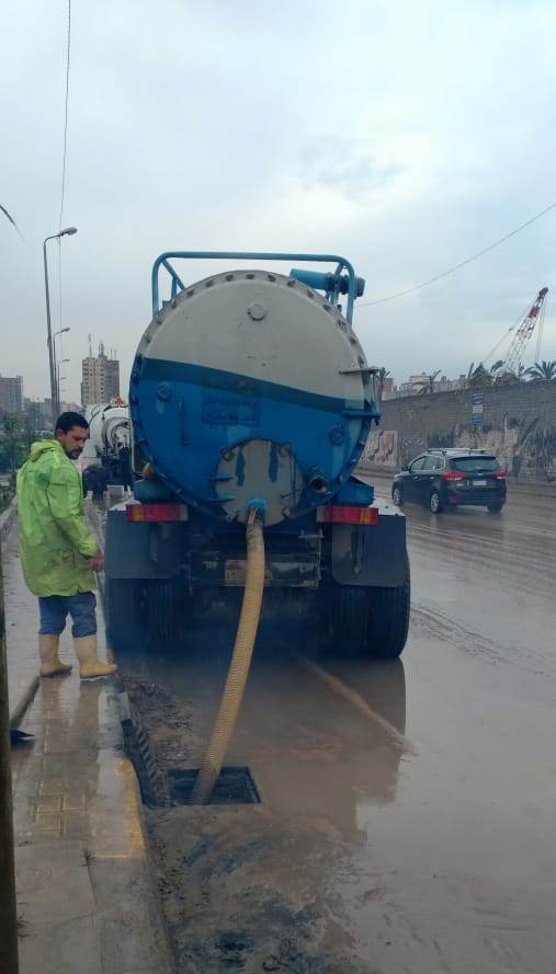 كسح مياه الأمطار من شوارع الإسكندرية (1)