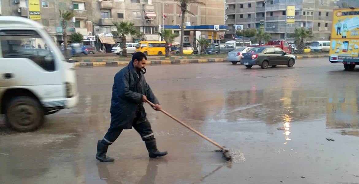 كسح مياه الأمطار من شوارع الإسكندرية (10)