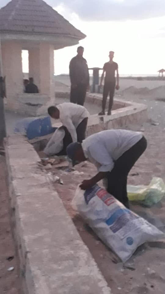 حملة نظافة على شاطئ العريش