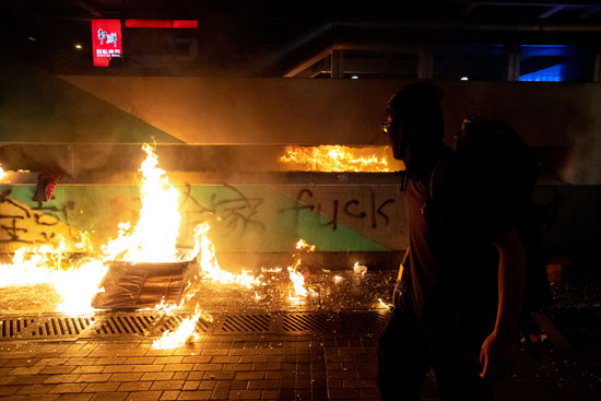 متظاهرو-هونج-كونج-يتجهون-لحرق-بلادهم