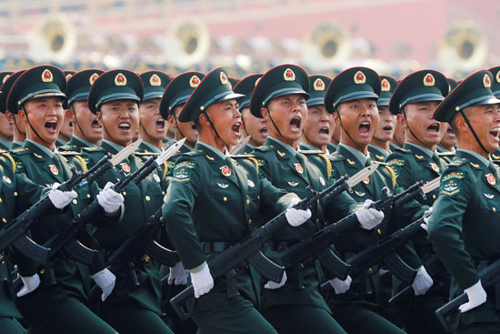 القوات الصينية خلال العرض العسكرى