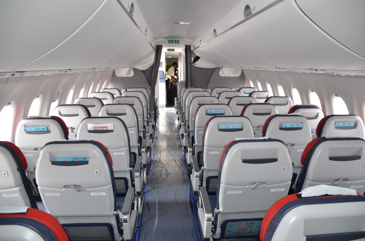 طائره ايرباص طراز A220-300  (4)