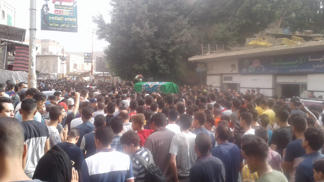 جنازة مهيبة للطالب محمود البنا (2)