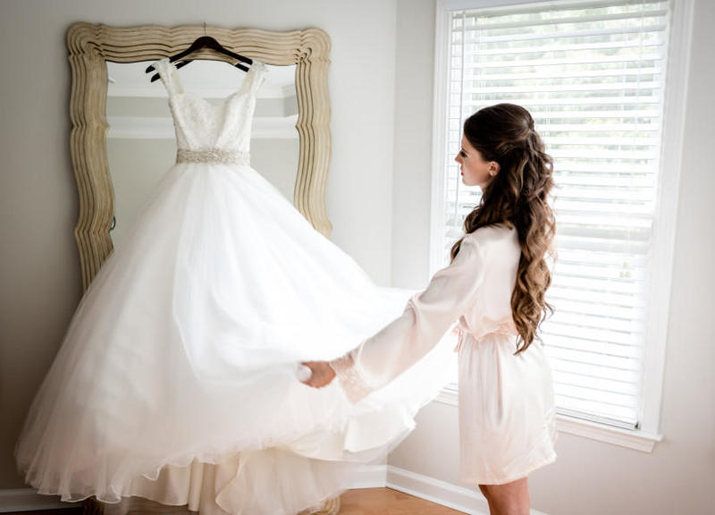 تنظيف فستان الزفاف