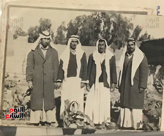 أبو-منونة-مع-أفراد-عائلته