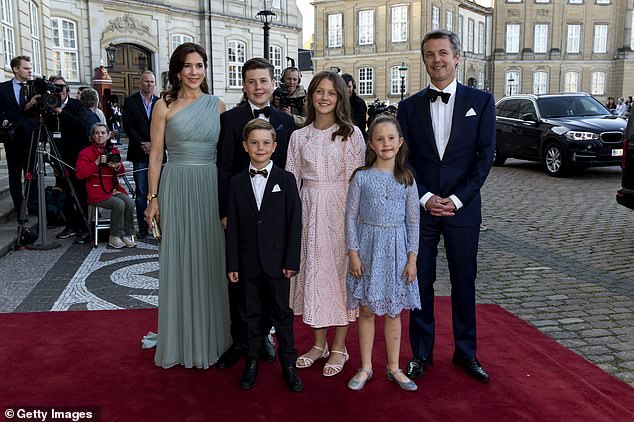 14521802-7557919-Crown_Prince_Frederik_and_Crown_Princess_Mary_and_their_four_chi-a-69_1570700153183 14521802-7557919-Crown_Prince_Frederik_and_Crown_Princess_Mary_and_their_four_chi-a-69_1570700153183