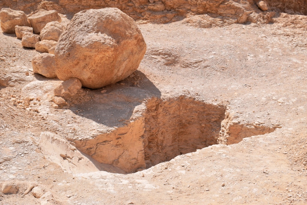 ورش لعمال مقابر ملوك الفراعنة  (7)