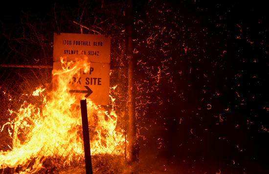 الحرائق بكاليفورنيا