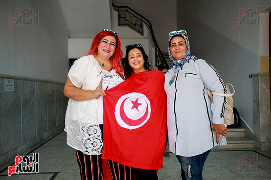 تونسيات عقب الإدلاء بأصواتهن فى الانتخابات الرئاسية