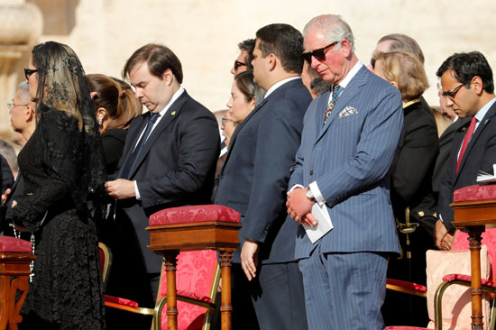الأمير-تشارلز-يشارك-فى-القداس-الذى-يترأسه-البابا-فرنسيس