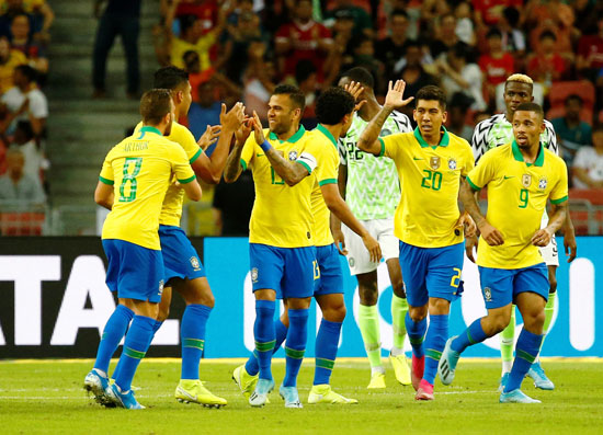 فرحة-لاعبى-البرازيل-بعد-الهدف