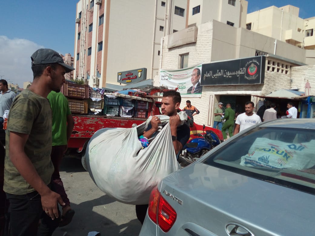 حملة لإزالة الإشغالات من محيط المستشفيات في مرسي مطروح (4)