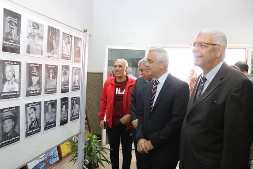 رئيس جامعة المنوفية يفتتح معرض الفنون التشكيلية (3)