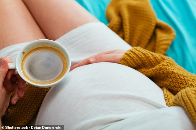 تناول القهوة اثناء الحمل يعرضك للاجهاض