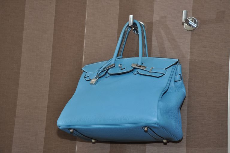 طرق تنظيف حقيبة اليد