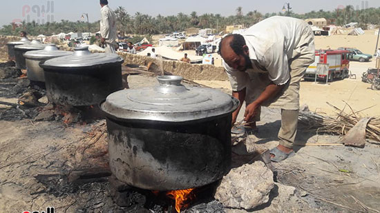 جانب-من-اعمال-طهي-الطعام-في-احتفالات-واحة-سيوة