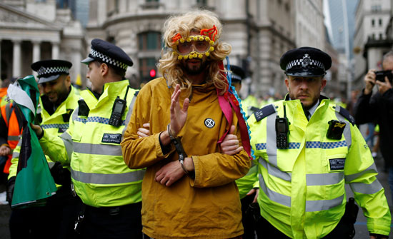 قوات-الأمن-البريطانية-تعتقل-أحد-النشطاء