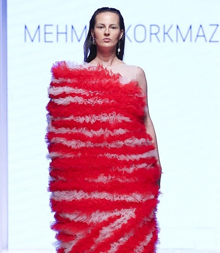 فستان احمر بتصميم محمد قورماز