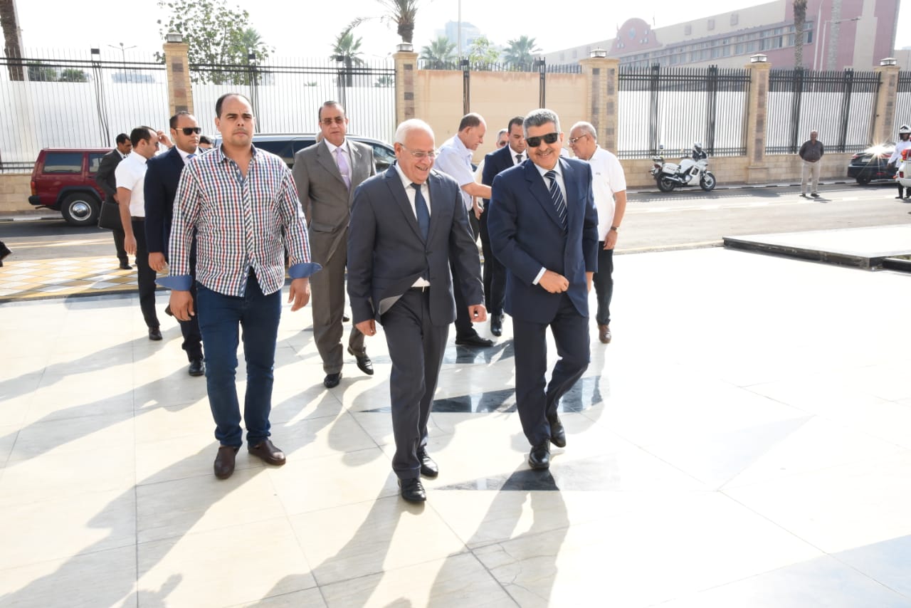 محافظ بورسعيد يستقبل رئيس هيئة قناة السويس (1)
